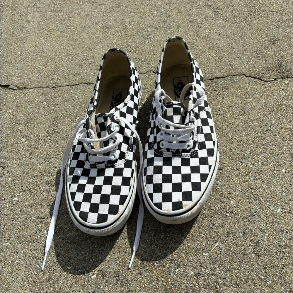 Vans checkerboard low tops. Mens 8.5 Women’s 10 lightly used